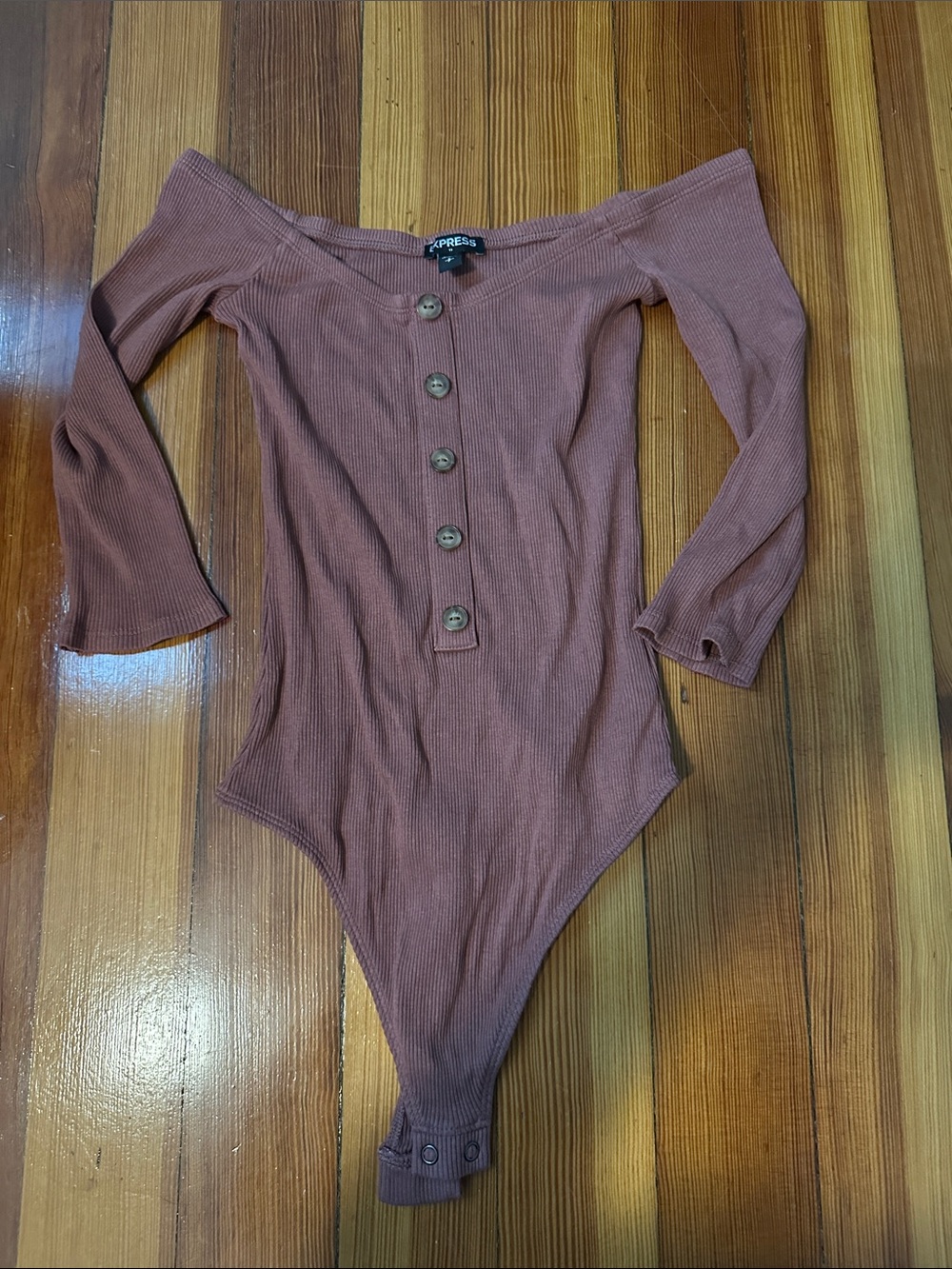 Express Mauve Ribbed Off-Shoulder Button-Front Bodysuit